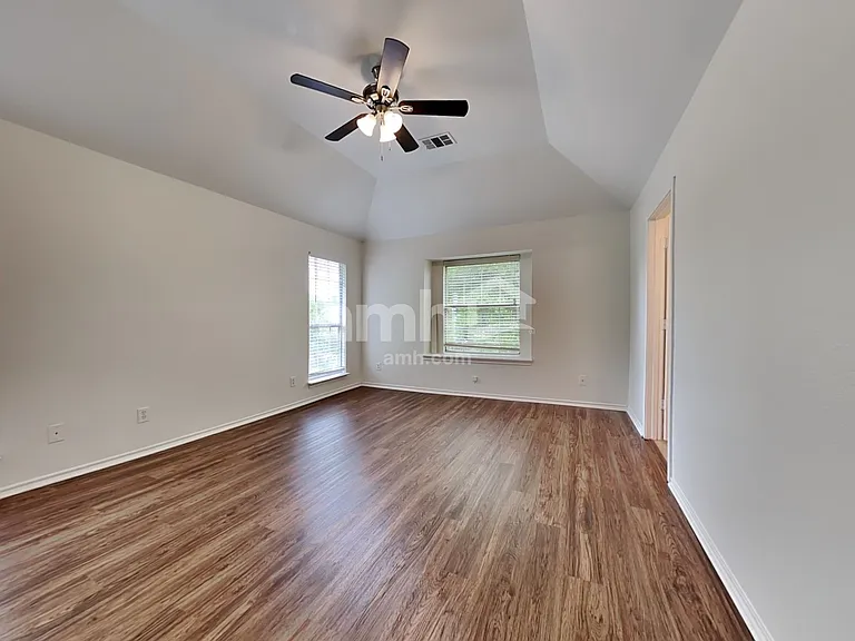 1481 Apenzell Ln — Photo 11