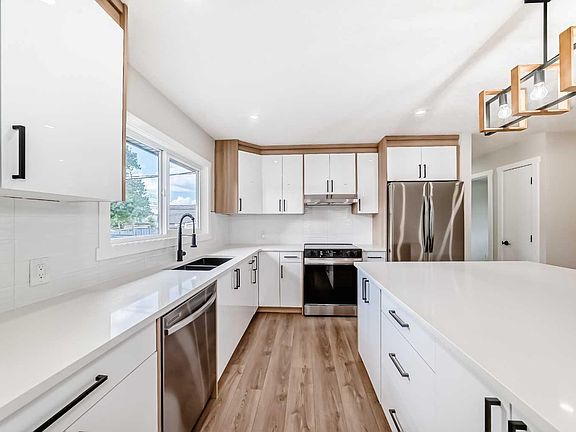 5th image of 1239 Mardale Dr NE