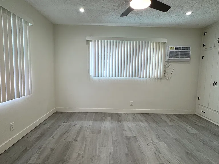 15461 Moorpark St #6 — Photo 15