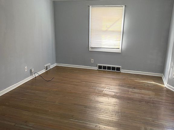 5th image of 20068 Lindsay St