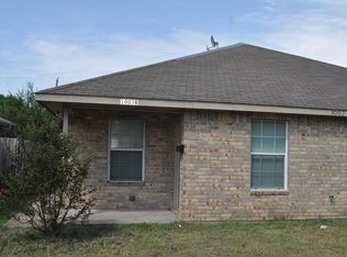 1003 SW Main St #B, Ennis, TX 75119