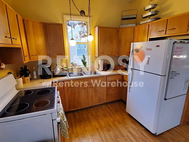959 University Ave — Photo 2