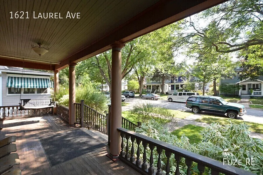Charming 4BR Duplex in Merriam Park - Available 9/11! — Photo 2