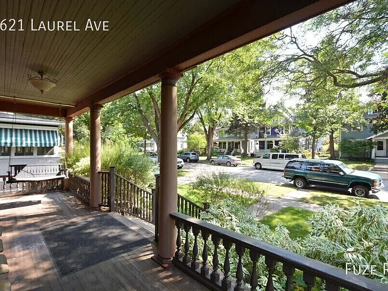 1621 Laurel Ave — Photo 2