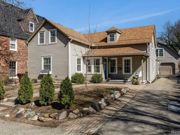 410 Rivard Blvd, Grosse Pointe, MI 48230