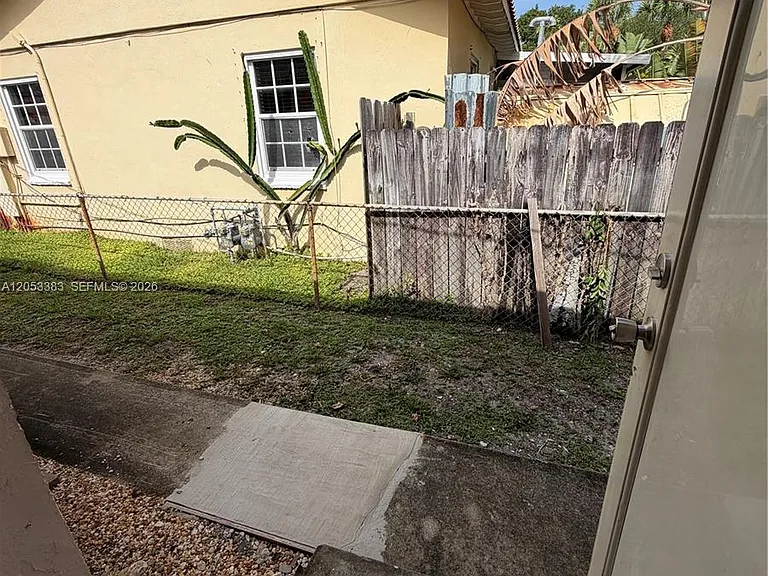905 SE 13th St #2 — Photo 21
