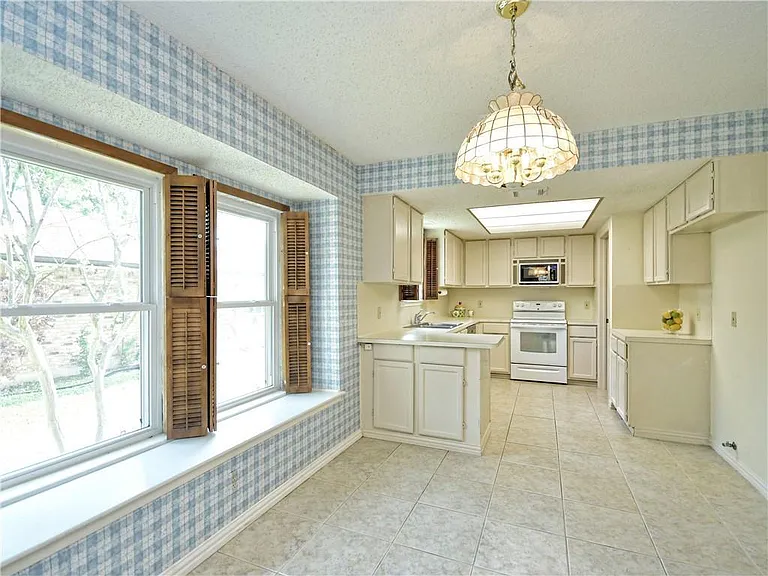 11502 Toledo Dr — Photo 15
