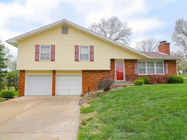 302 Johnson Dr, Warrensburg, MO 64093