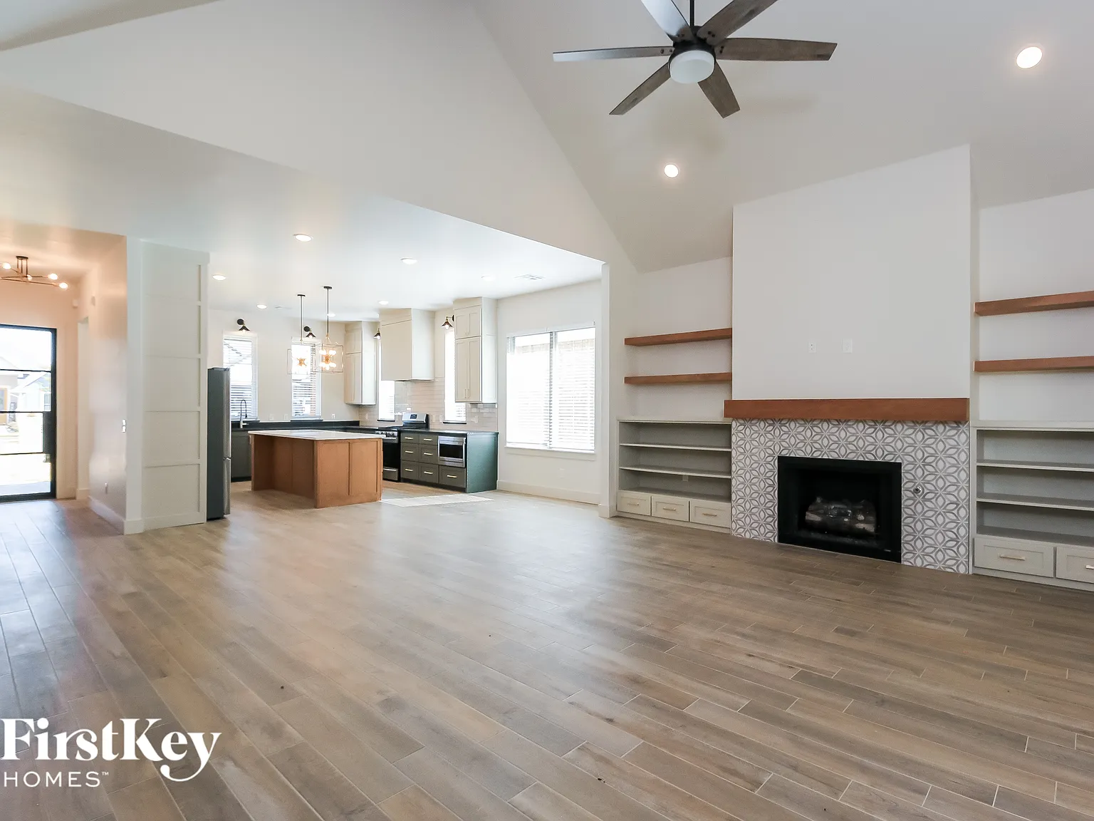 4 bed, 2.0 bath, 2105 sqft, $2,940 — Photo 4