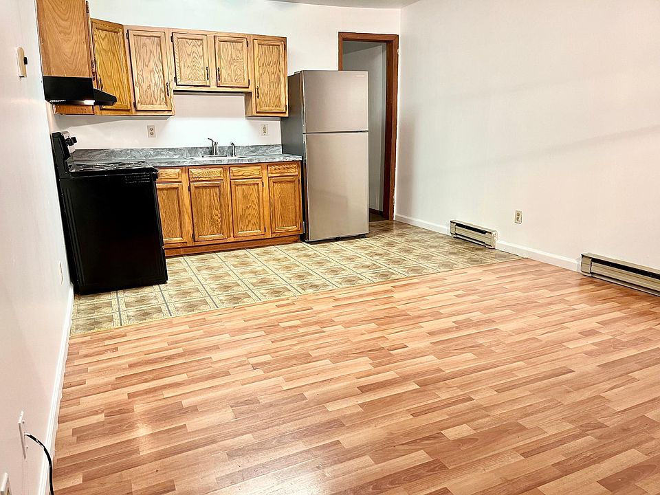 Open floor concept, living room and kitchen