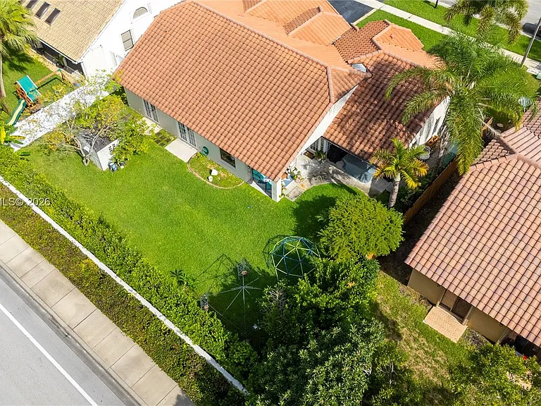 10900 NW 18th Ct — Photo 44