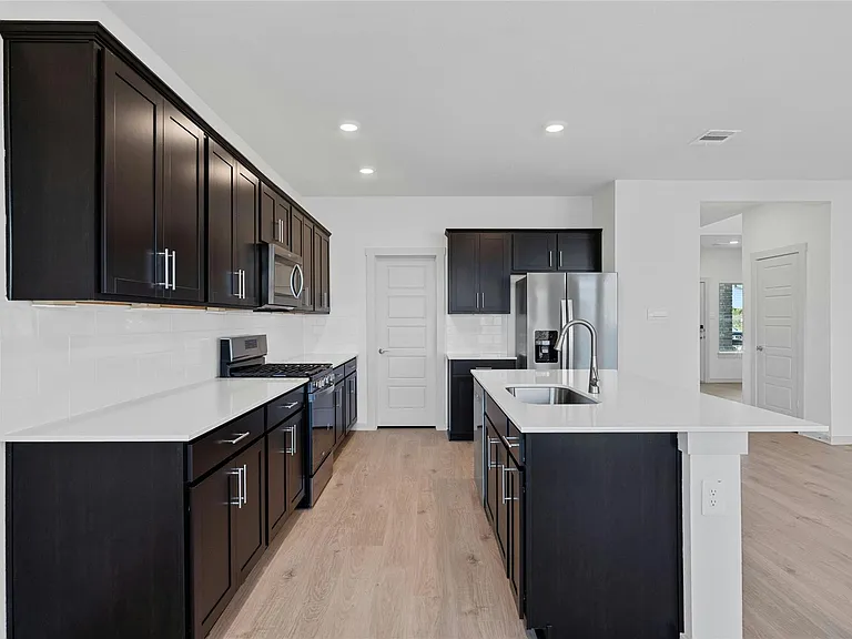 136 New Haven Ave — Photo 10
