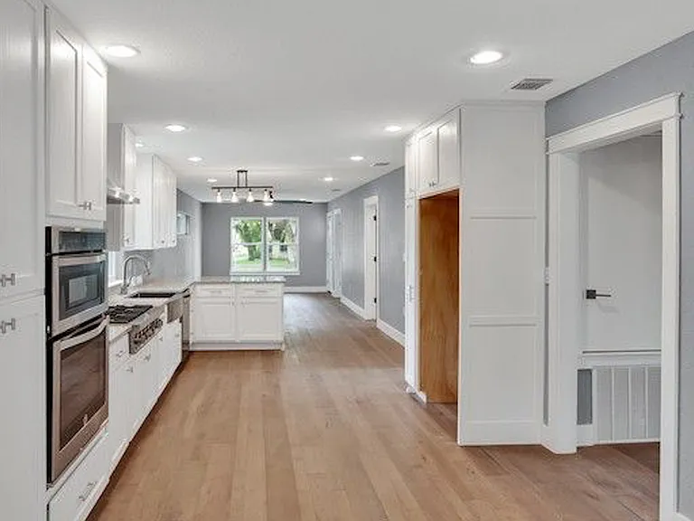 618 E Evergreen St — Photo 4