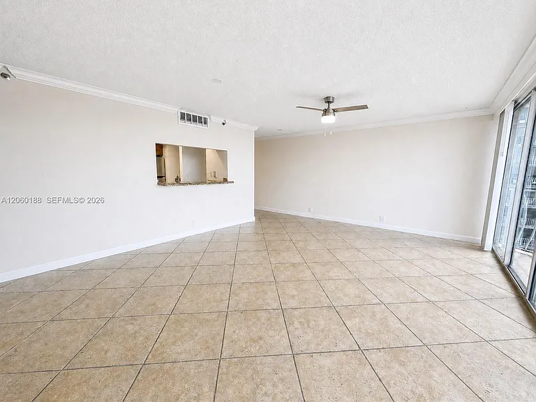 7601 E Treasure Dr #1807 — Photo 4