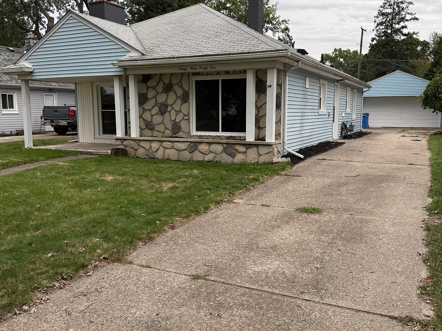 3 bed, 1104 sqft, $1,700 — Photo 1
