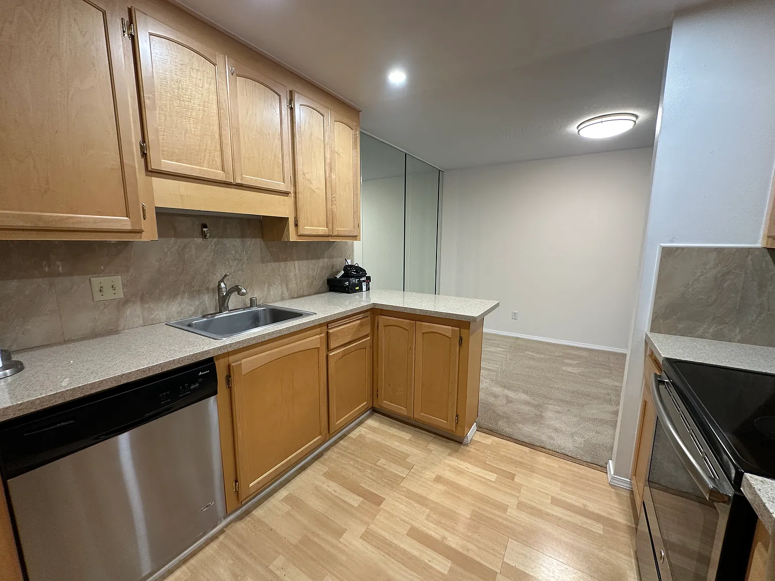 2 bed, 990 sqft, $3,550 — Photo 2