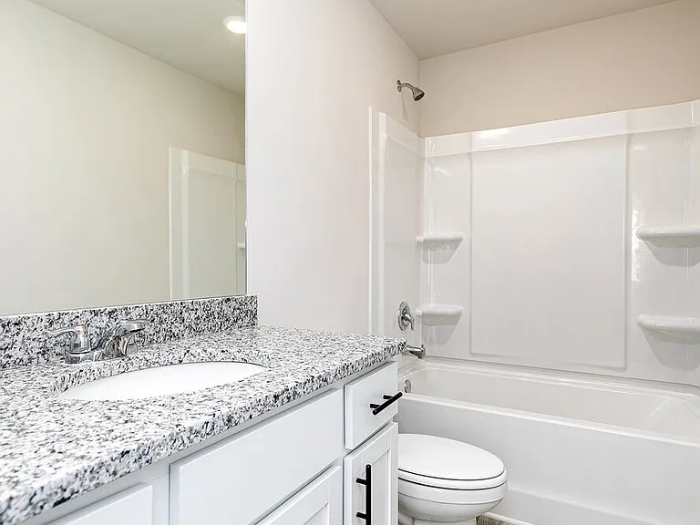 658 Mackenzie Cv — Photo 15