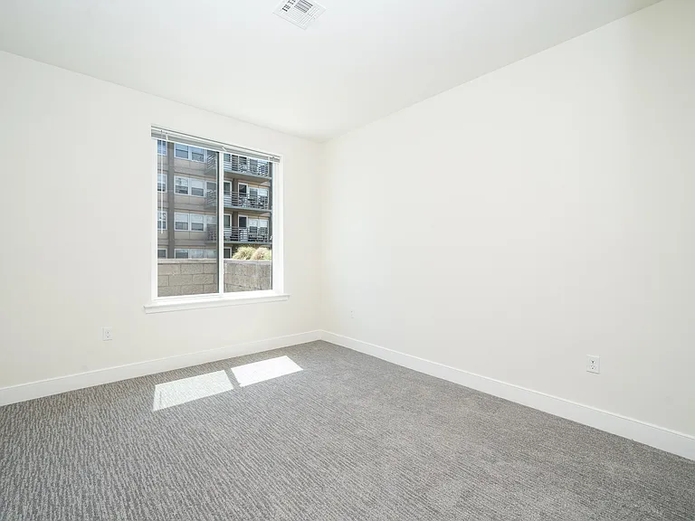 19 East — Photo 13