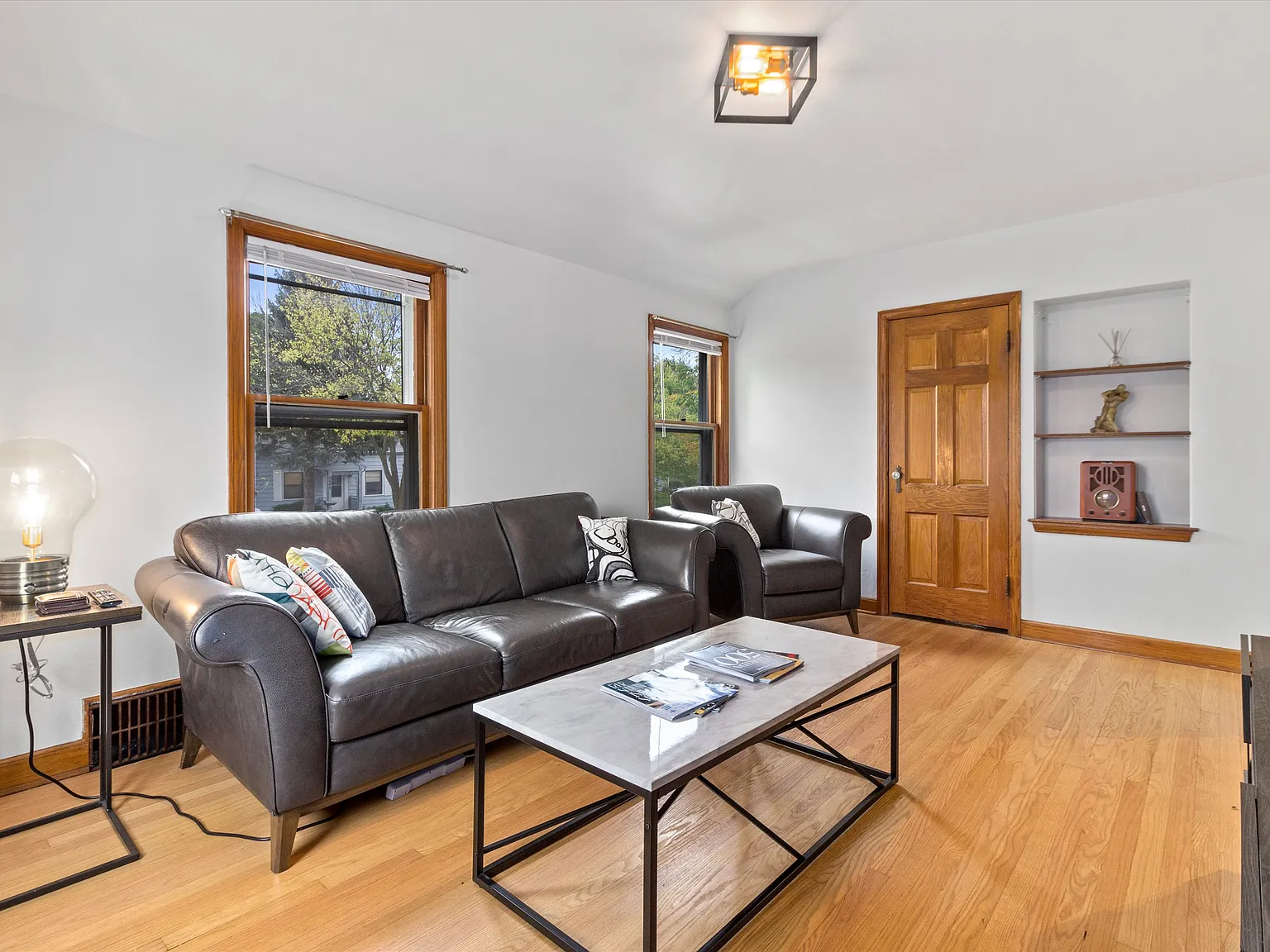 2 bed, 1100 sqft, $1,450 — Photo 1