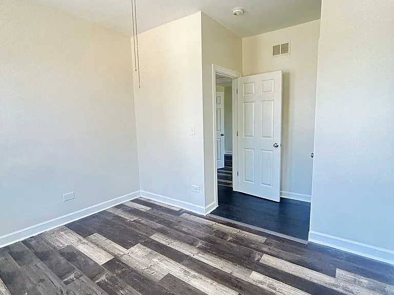 6100 S Green St — Photo 33