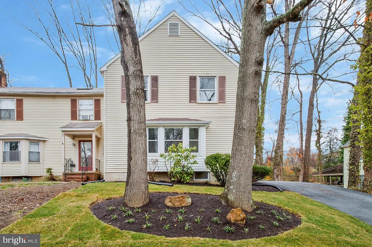 90 Stratford Dr photo 1
