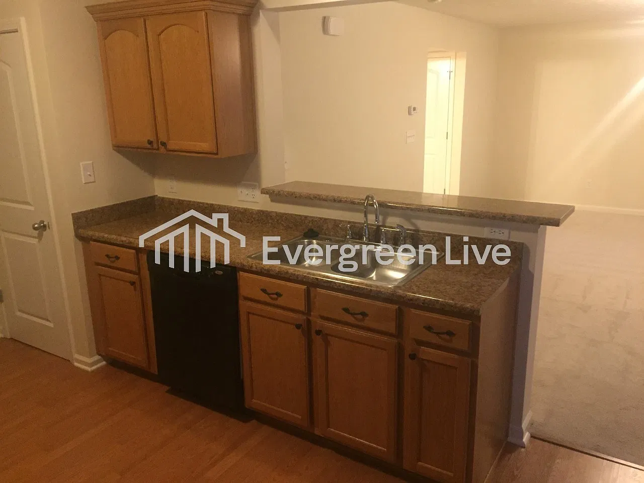 3 bed, 2.5 bath, 1614 sqft, $1,645 — Photo 3