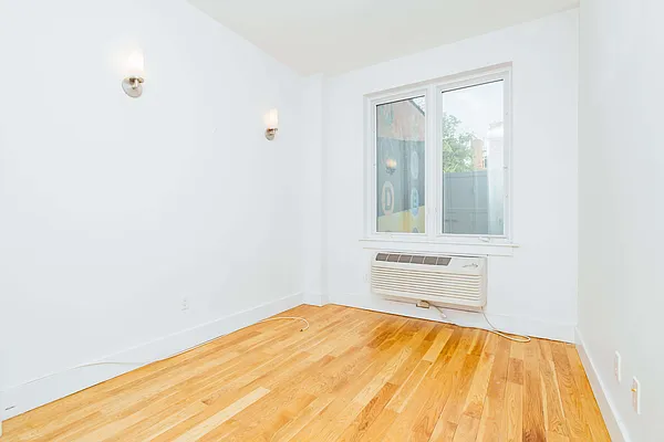 Rented by Nooklyn NYC LLC | media 70