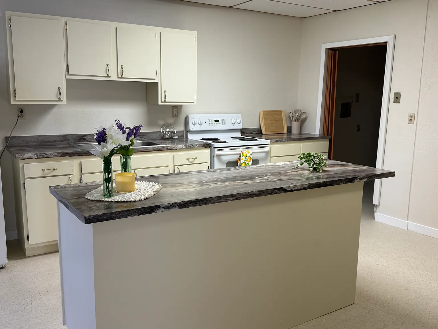 2 bed, 2000 sqft, $900 — Photo 3