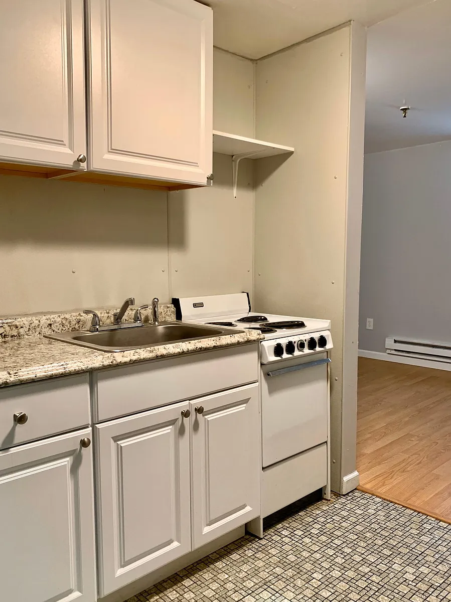 Building Photo - 5838 Alderson St #4