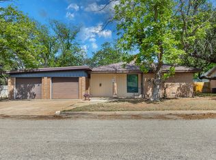 2009 S China St, Brady, TX 76825