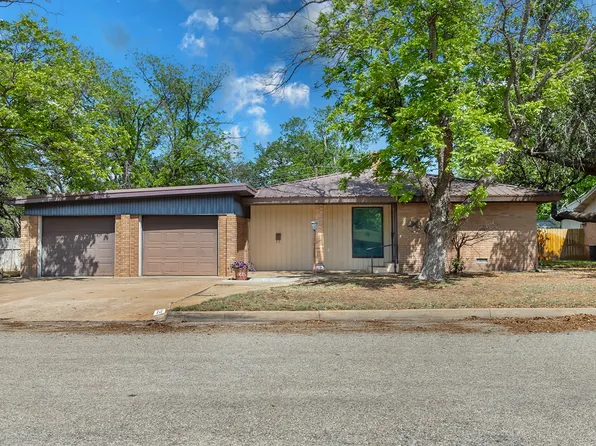 2009 S China St, Brady, TX 76825