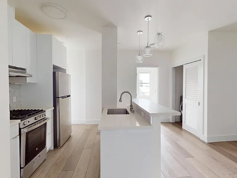 1408 California St #305 — Photo 6