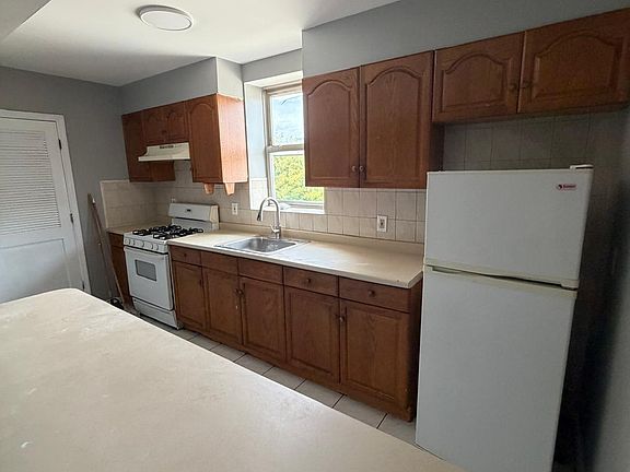 5th image of 15 Stone St #6