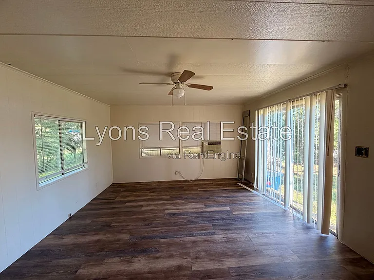 7555 Ebson Dr — Photo 2