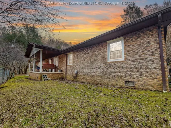 60 Stollinball Rd, Chapmanville, WV 25508
