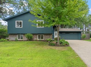 3116 Red Oak Cir N, Burnsville, MN 55337