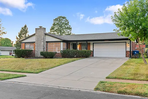 1555 Zurich Dr Photo 1