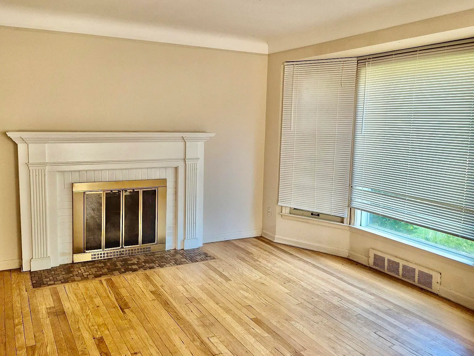 3 bed, 1.5 bath, 2115 sqft, $2,200 — Photo 3
