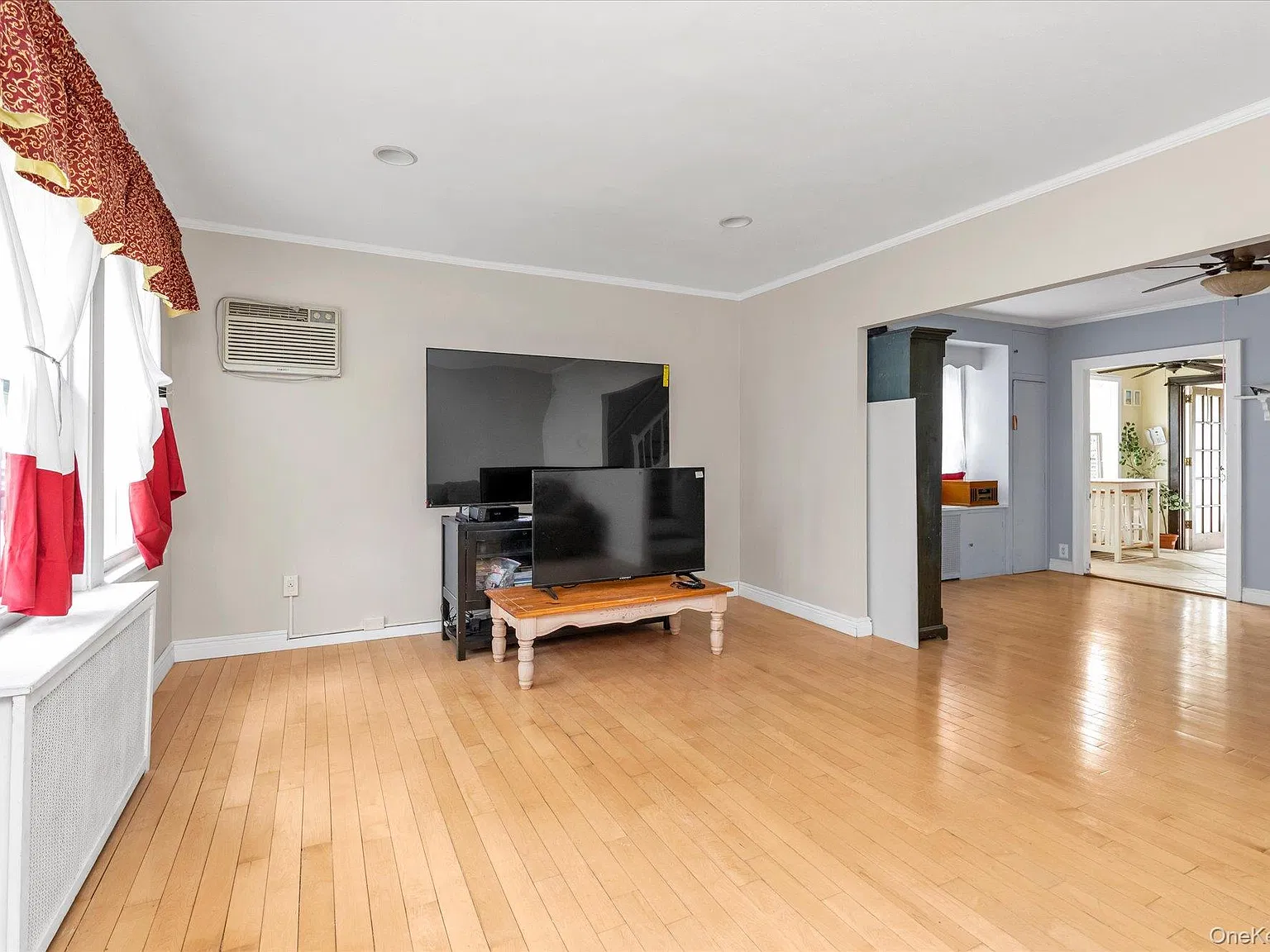 3 bed, 1.0 bath, 1000 sqft, $4,000 — Photo 3