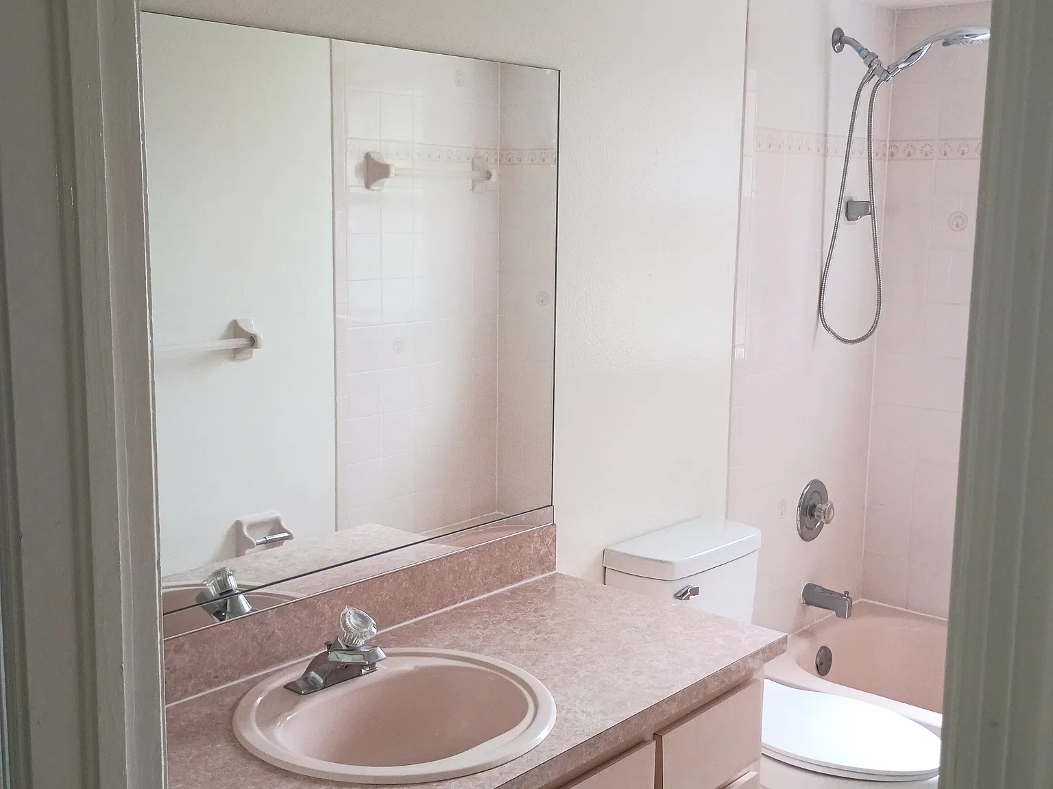 2 bed, 1.5 bath, 1250 sqft, $1,450 — Photo 4