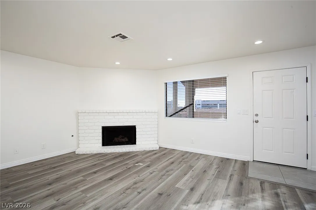 2 bed, 2.0 bath, 912 sqft, $1,395 — Photo 4