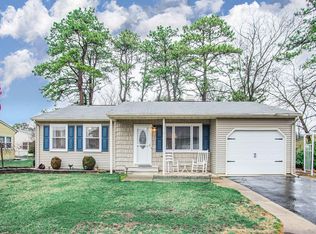 8 Hummingbird Ln, Whiting, NJ 08759