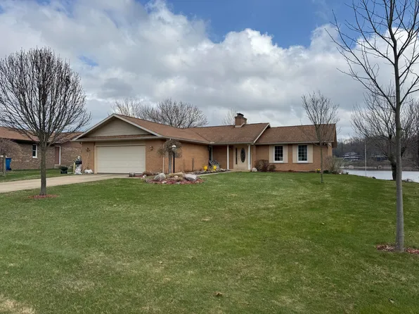 403 Midlakes Blvd, Plainwell, MI 49080