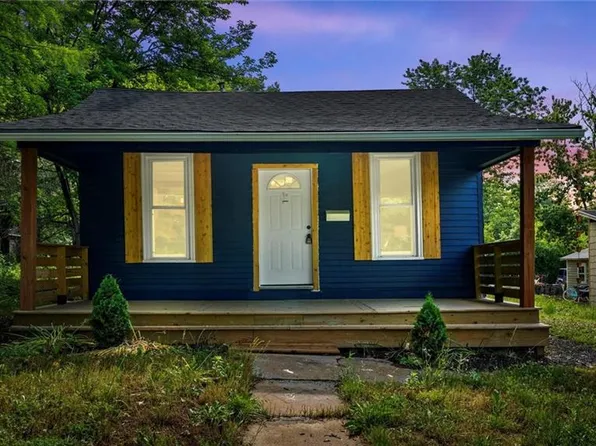 306 N Campbell St, Pleasant Hill, MO 64080