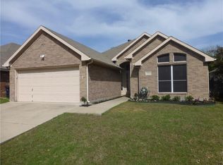 7712 Summerbrook Cir, Fort Worth, TX 76137