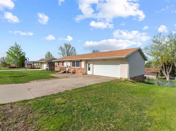 149 Circle Dr, Williamsburg, IA 52361