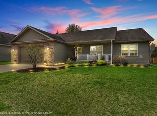 553 S Geneva St, Maple Park, IL 60151