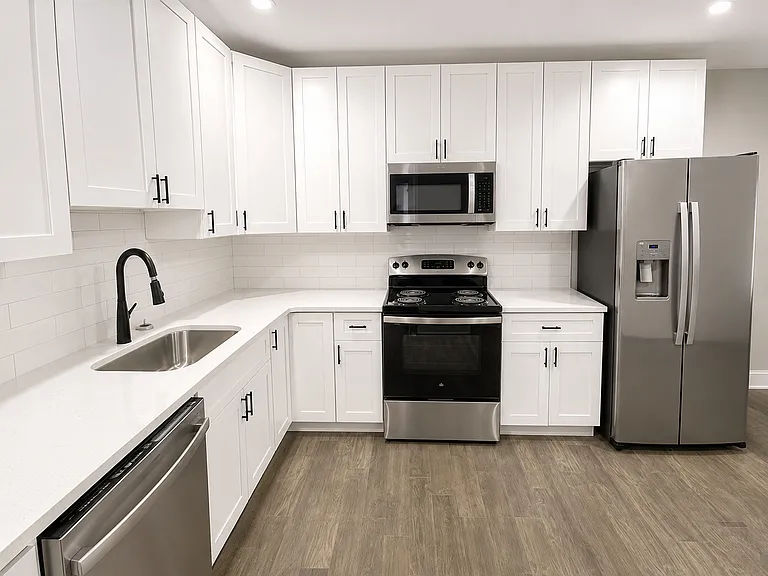 347 N Robinson St — Photo 7
