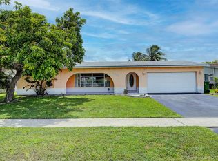 8960 NW 7th Ct, Pembroke Pines, FL 33024