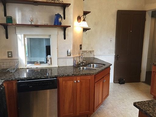 3rd image of 920 Main St